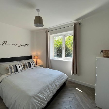 Contemporary 1 Bedroom Apartment Normanton  Exterior foto