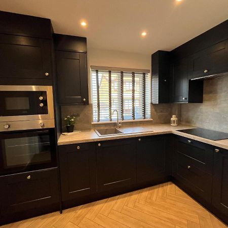 Contemporary 1 Bedroom Apartment Normanton  Exterior foto