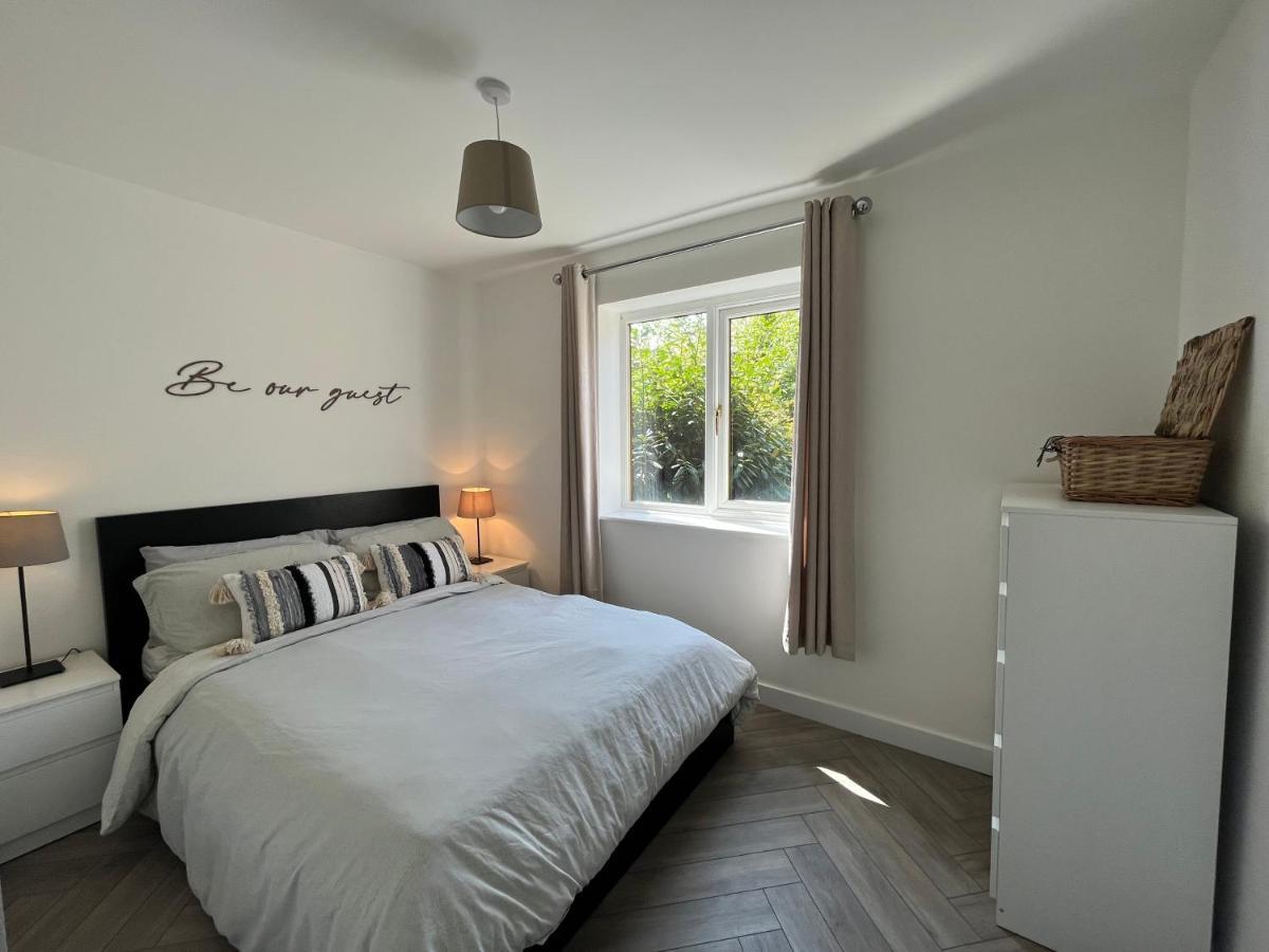 Contemporary 1 Bedroom Apartment Normanton  Exterior foto