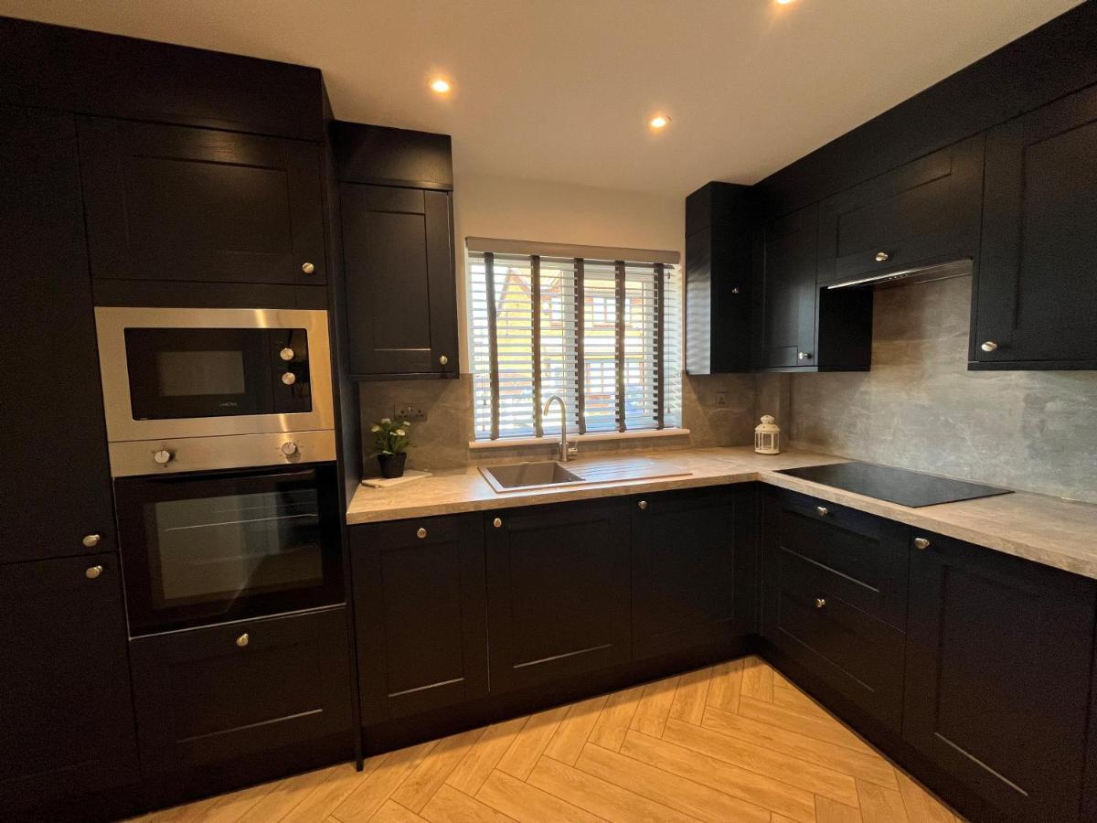 Contemporary 1 Bedroom Apartment Normanton  Exterior foto