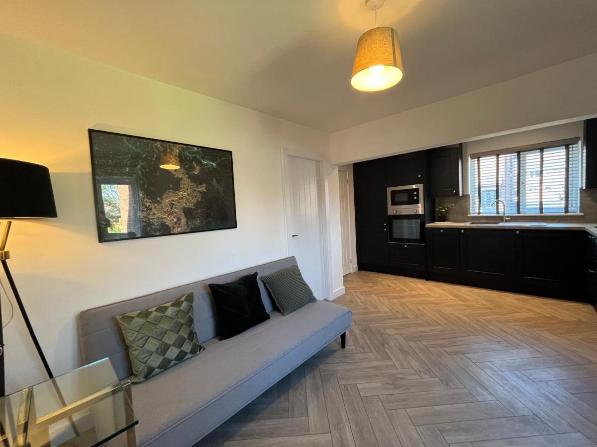 Contemporary 1 Bedroom Apartment Normanton  Exterior foto